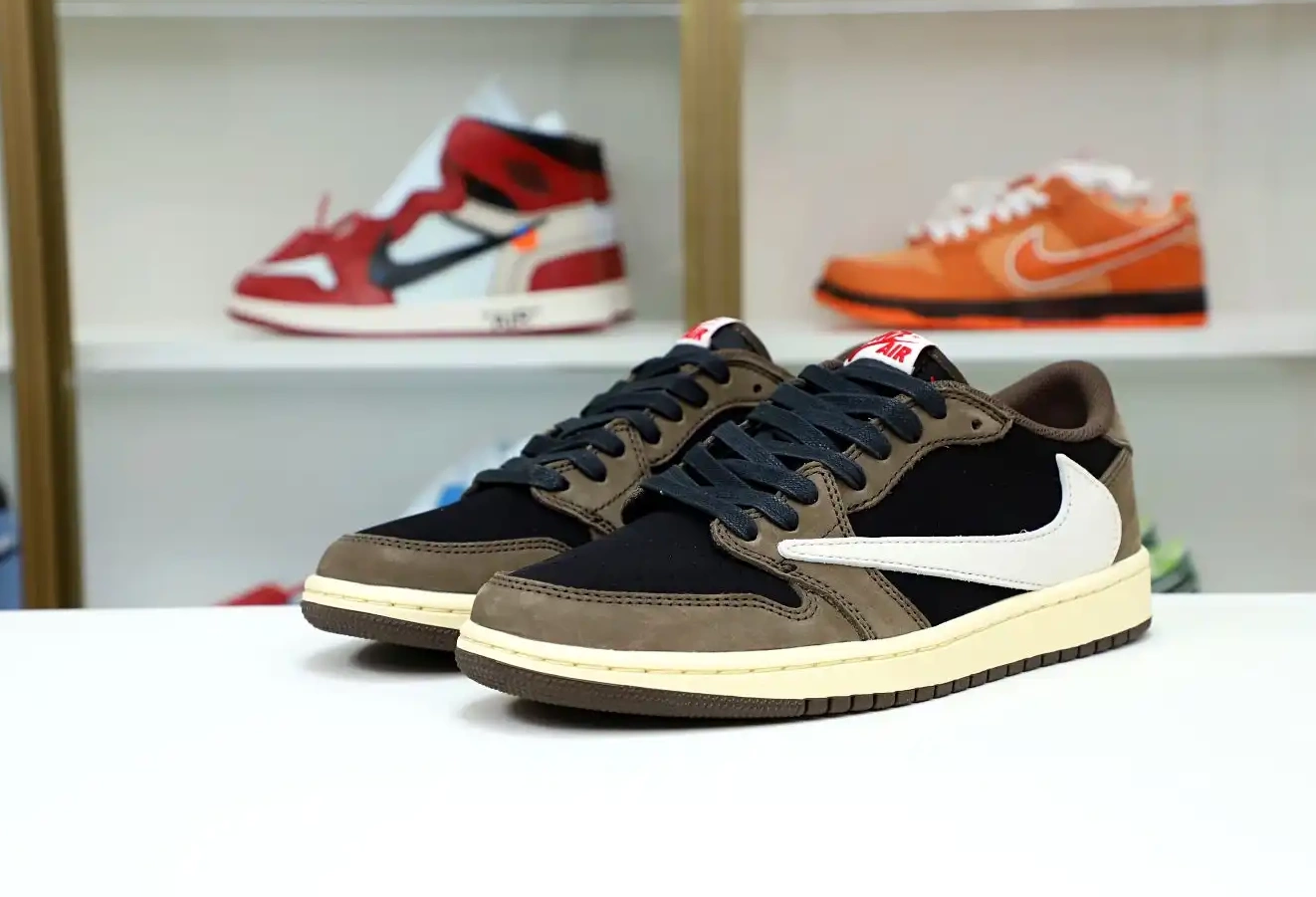 x Jordan Jordan 1mLow Scott SP OG Air TS Travis 0702